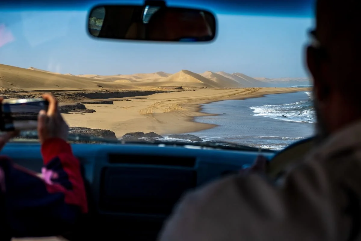 Expérience de conduite en 4x4 à Sandwich Harbour, rencontre entre le désert du Namib et l'océan Atlantique