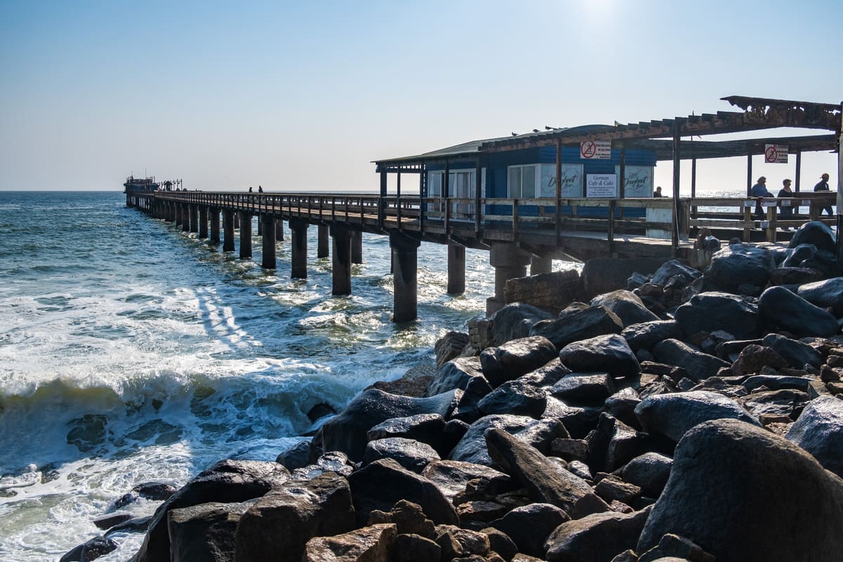 La célèbre jetée de Swakopmund (The Jetty), monument historique et lieu de promenade incontournable en Namibie