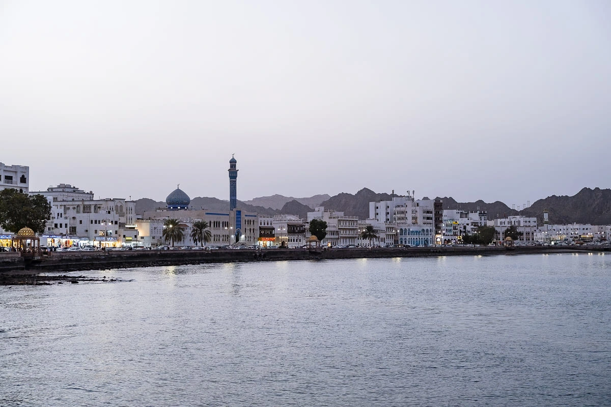 Corniche de Mutrah au coucher du soleil, Mascate, Oman